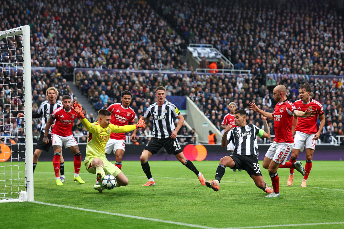 包含西汉姆联险胜，英超保级局势稳定的词条